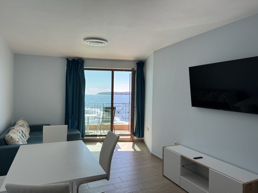 Apartment Sozopol Sea View 7 - Living room with sea view
