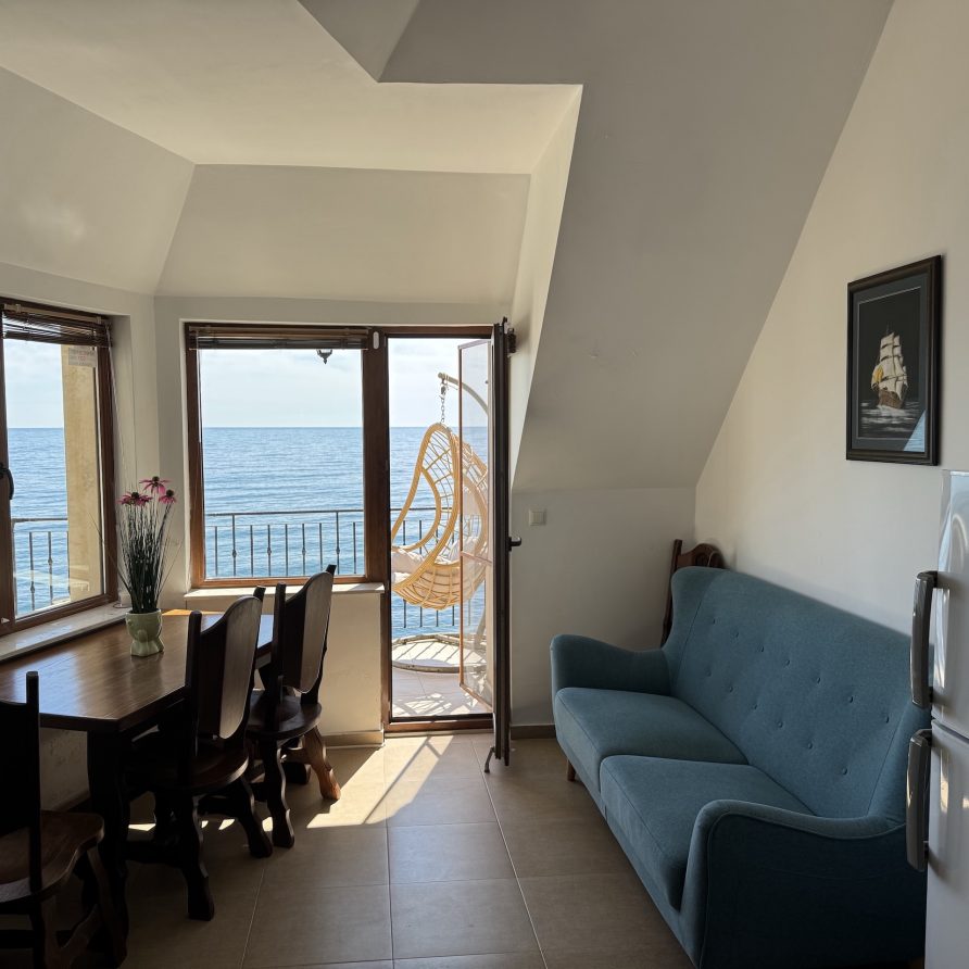 Apartment Sozopol Sea View 2 - living room with sea view with coach